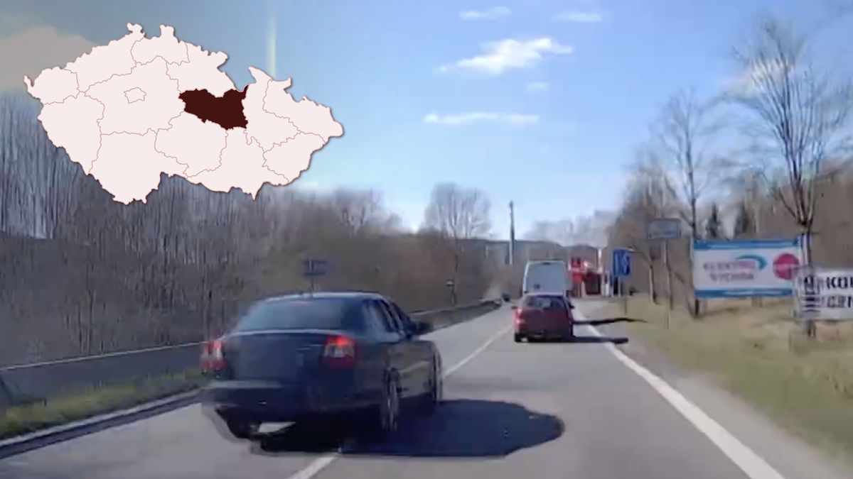 Video: Kamera zachytila nebezpečného řidiče, riskantně předjížděl